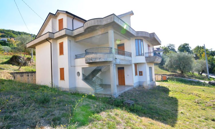 Casa indipendente a Castelfranci 2361 - Tutte le immagini