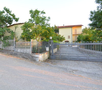 Due case con terreno a Rocca San Felice 2482