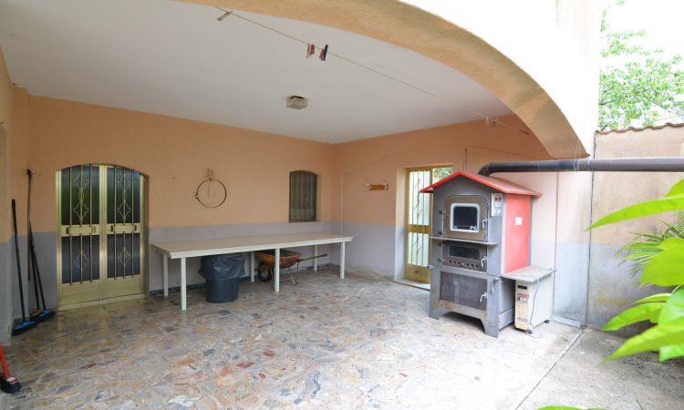 Casa indipendente con terreno a Lioni 2558 - Tutte le immagini