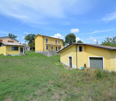 Due case con terreno a Conza della Campania 2556