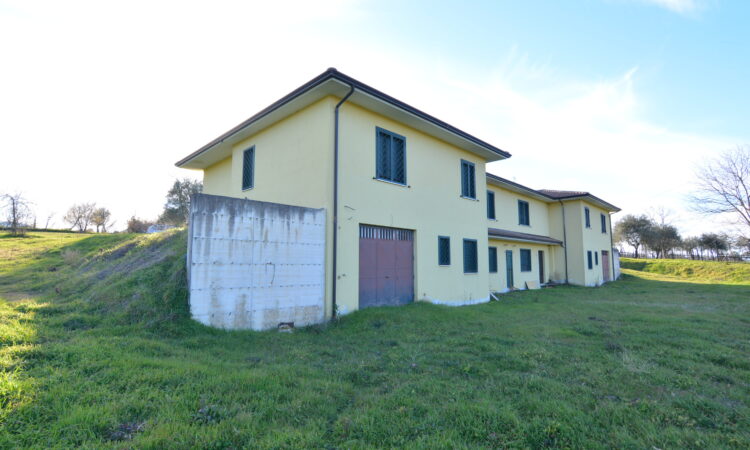 Casa bifamiliare con terreno a Paternopoli 2594 - Tutte le immagini