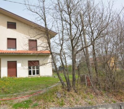 Casa con terreno a Montemarano 2597