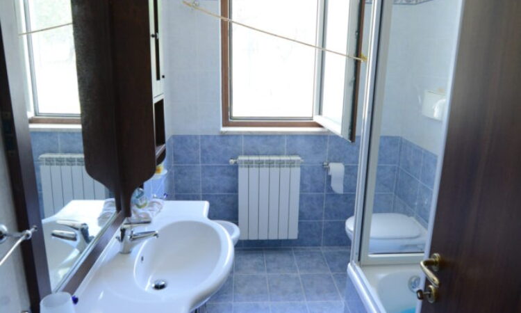 Casa indipendente con terreno a Sant&rsquo;Angelo dei Lombardi 2621 - Tutte le immagini