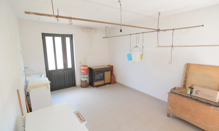 Casa indipendente con terreno a Sant&rsquo;Angelo dei Lombardi 2621 - Tutte le immagini