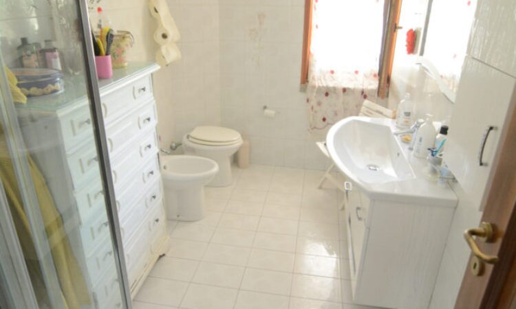 Casa con giardino pavimentato a Conza della Campania 2620 - Tutte le immagini