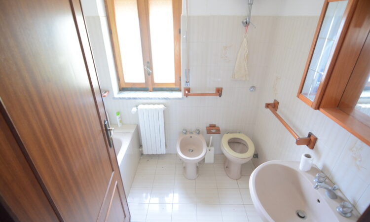 Casa indipendente con terreno a Sant&rsquo;Angelo dei Lombardi 2644 - Tutte le immagini