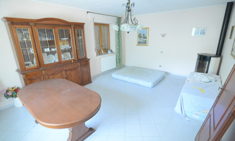 Casa indipendente con terreno a Sant&rsquo;Angelo dei Lombardi 2644 - Tutte le immagini