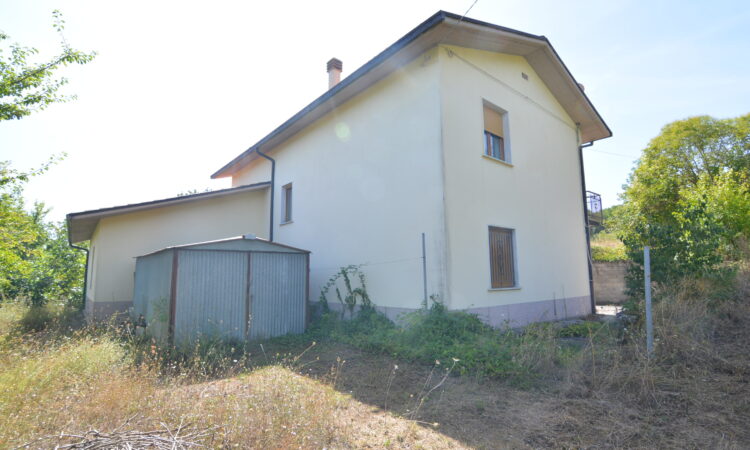 Casa indipendente con terreno a Sant&rsquo;Angelo dei Lombardi 2644 - Tutte le immagini
