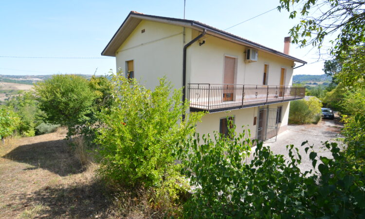 Casa indipendente con terreno a Sant&rsquo;Angelo dei Lombardi 2644 - Tutte le immagini