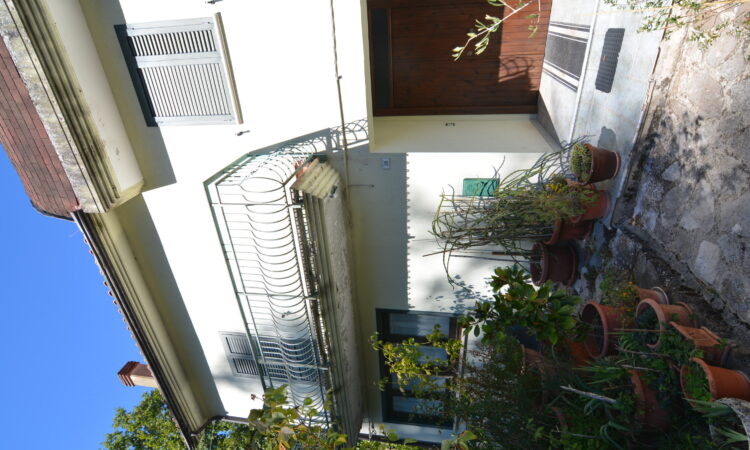 Casa con entrata indipendente a Teora 2646 - Tutte le immagini
